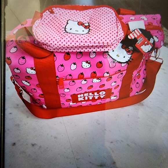 NWT Beautiful 3peice Travel Bag Hello Kitty 🍓! Will receive a free Hello Kitty - Picture 6 of 11